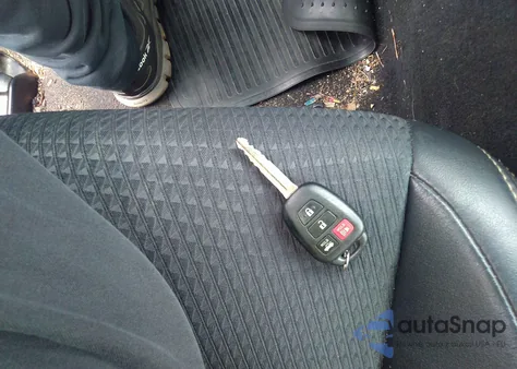 2014 Toyota Camry L/Le/Se/Se Sport/Xle z USA, uszkodzony, nr VIN 4T1BF1FK9EU332908